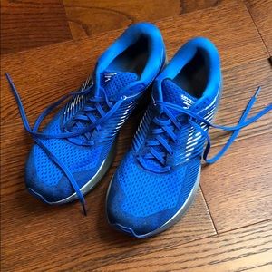 Men’s Brooks tennis shoes